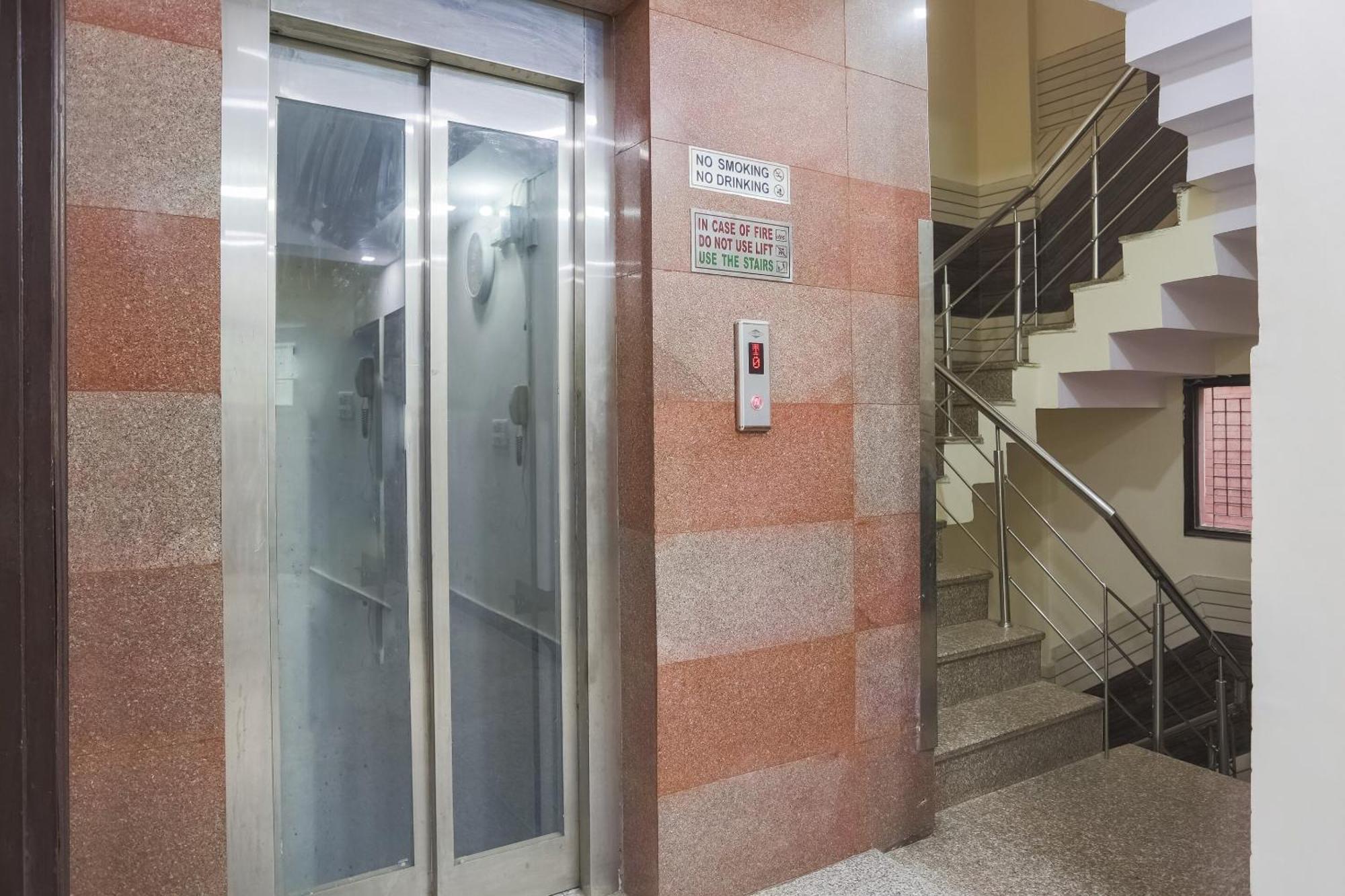 Hotel O Green High New Delhi Ngoại thất bức ảnh